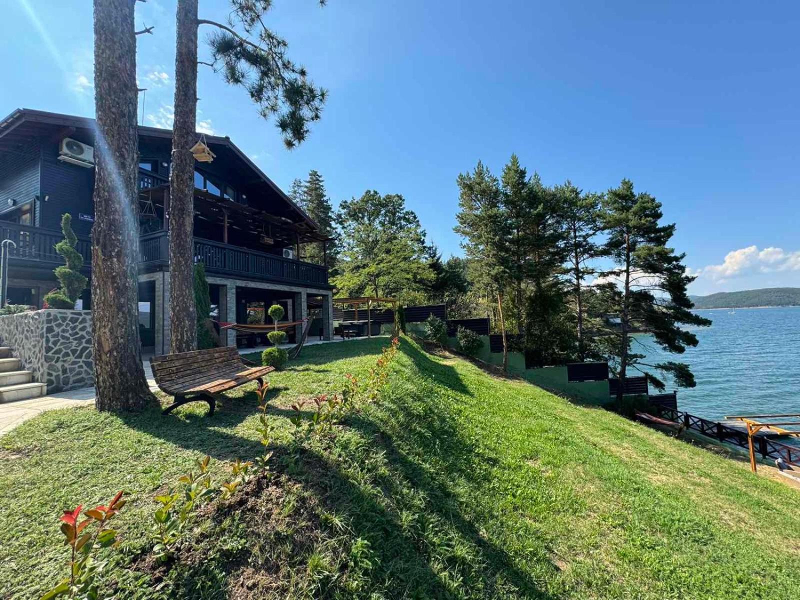 Villa Iskar Lake Residence By Bookvillabg Shtarkelovo Gnezdo Exterior photo