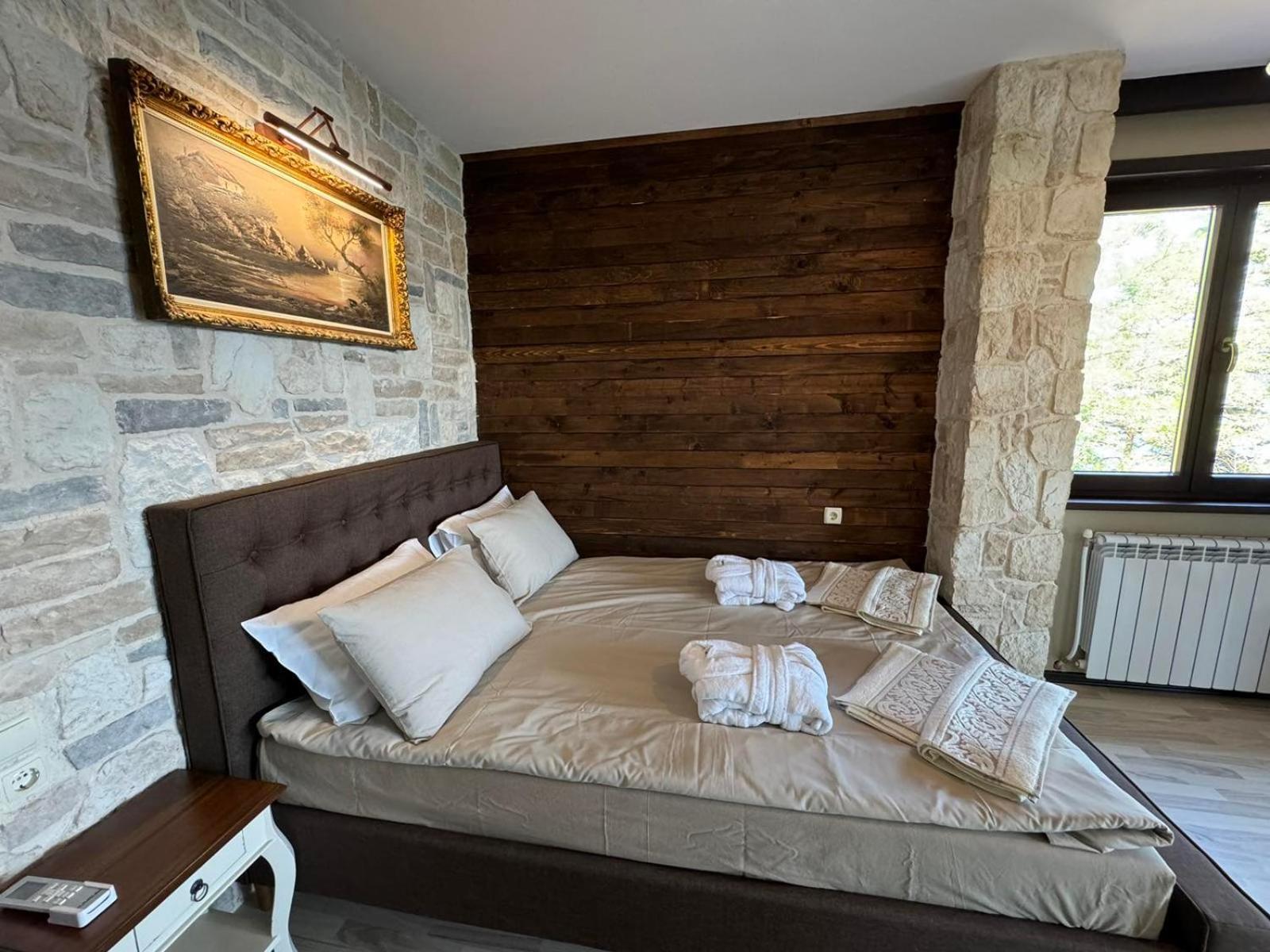 Villa Iskar Lake Residence By Bookvillabg Shtarkelovo Gnezdo Exterior photo